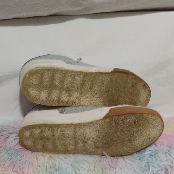 Dolce Vita White Silver & Denim Harryson Sneakers Sleek Low-Top Design #50 - Picture 11 of 11